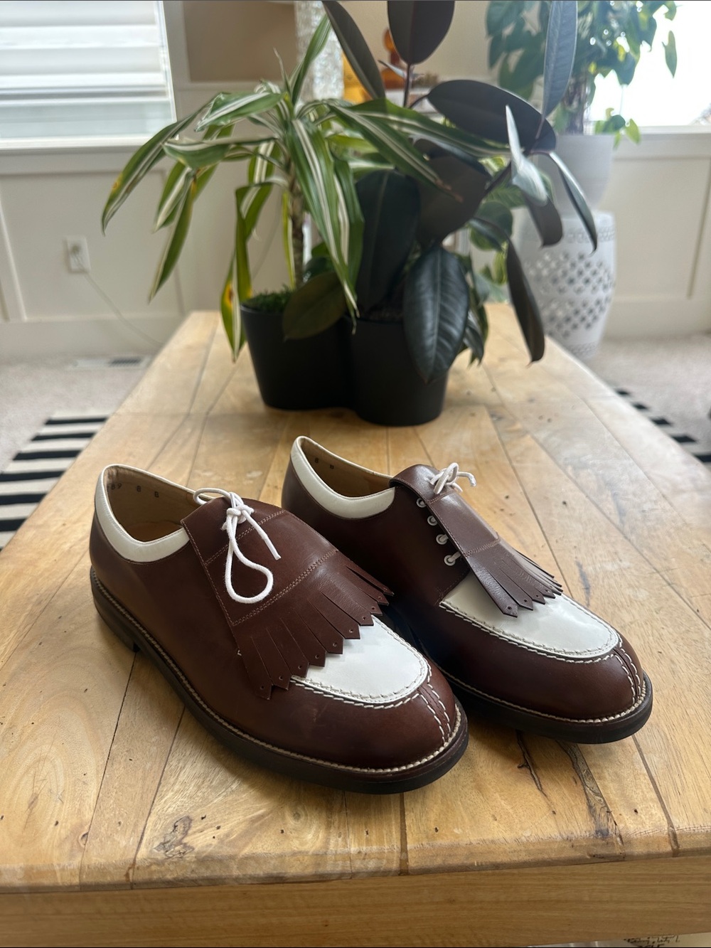 Stuart Weitzman women brown ivory leather oxford Golf shoes size 8